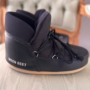 Black Moon Boots